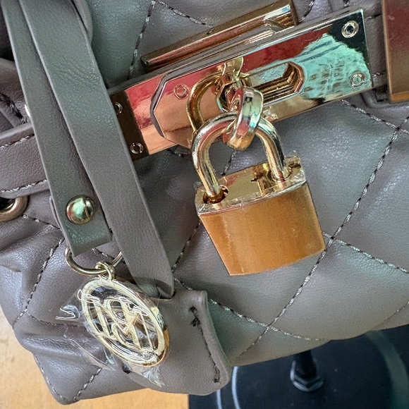 Badgley Mischka Mini Black and Tan Quilted Handbag - Picture 5 of 5